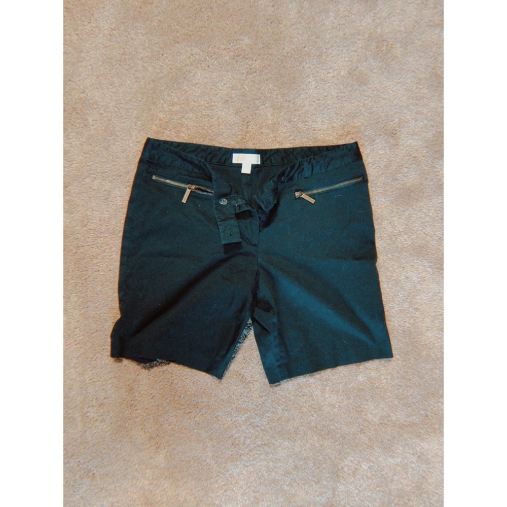 ✨Micheal Kors Women’s Black Shorts✨